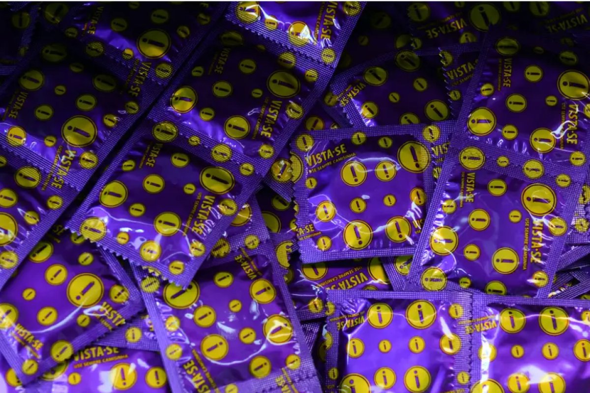 64% dos brasileiros não utilizam preservativos durante relações sexuais, aponta pesquisa