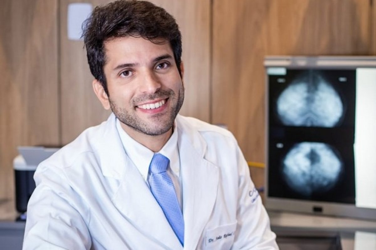 Radiologista João Rafael Carneiro recebe Prêmio Delfin Gonzalez na 13ª Edição do Prêmio Benchmarking em Saúde!