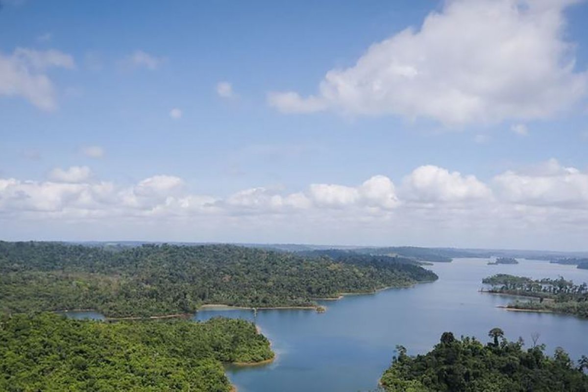 Macron anuncia investimento de 500 milhões de euros para preservação da Amazônia