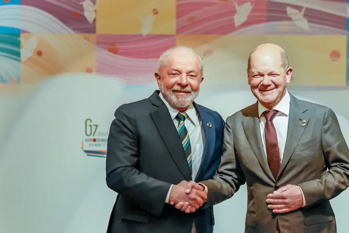 Lula se encontra com chanceler alemão em Berlim