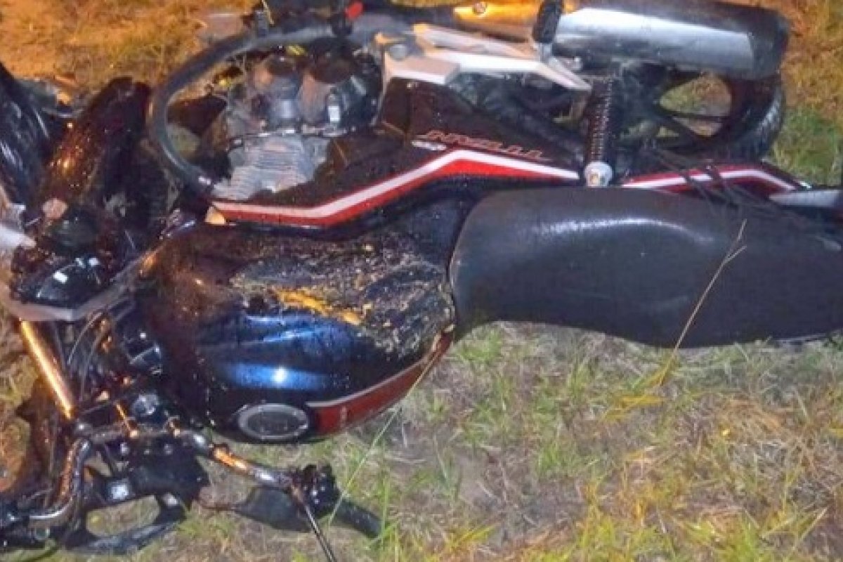 Mototaxista morre após colidir com um carro no sul da Bahia