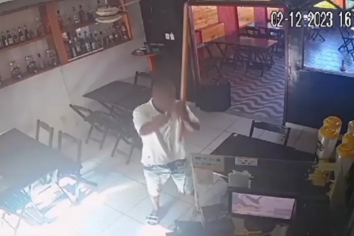 Homem se recusa a pagar conta e quebra mercadorias de bar em Salvador