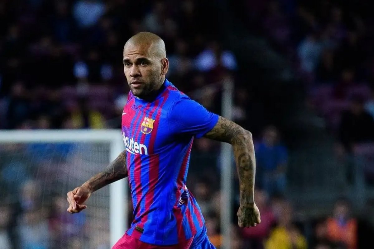 Daniel Alves processa amigo por se apossar de carro e obras de artes