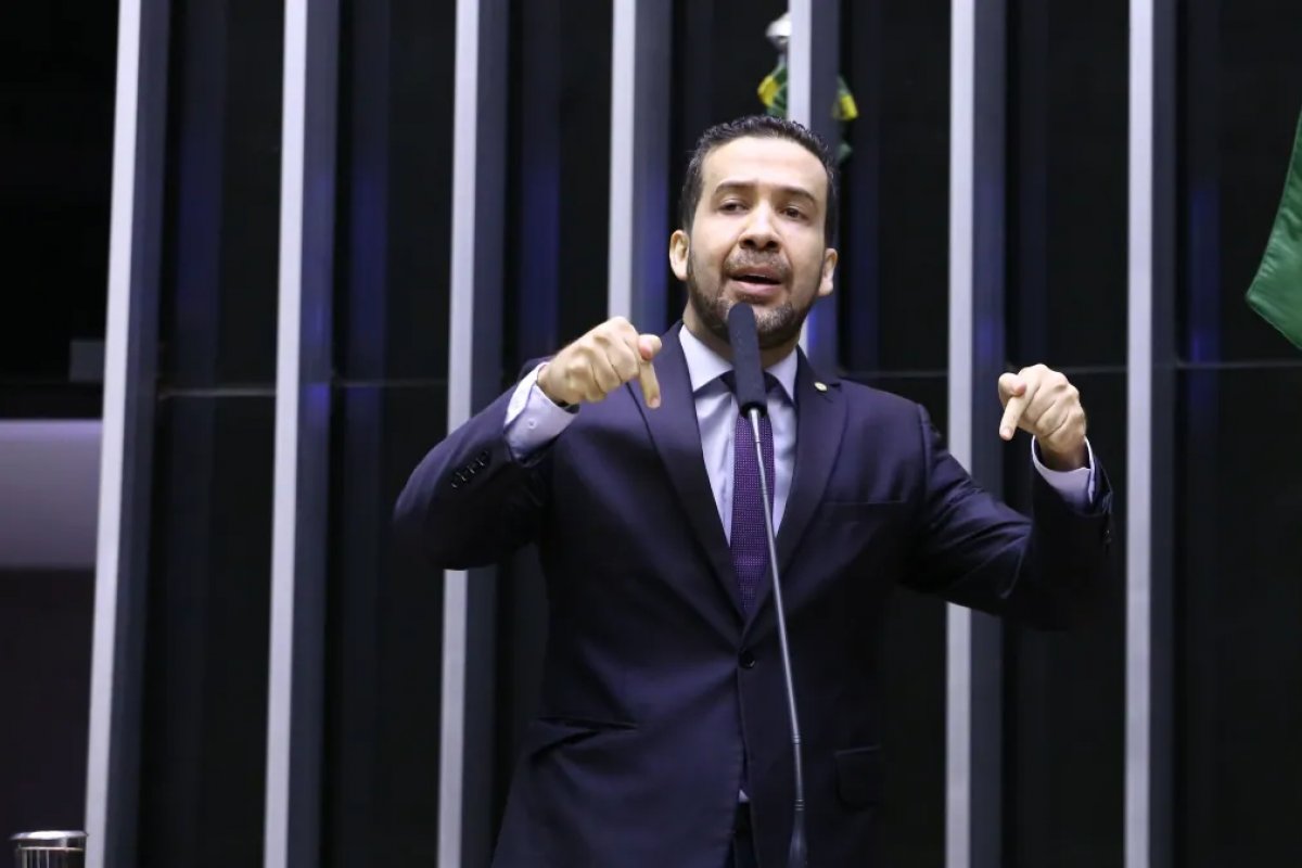 "PGR vai me ouvir e estará comprovado que nunca houve qualquer crime cometido em meu gabinete", diz Janones sobre suspeita de "rachadinha"