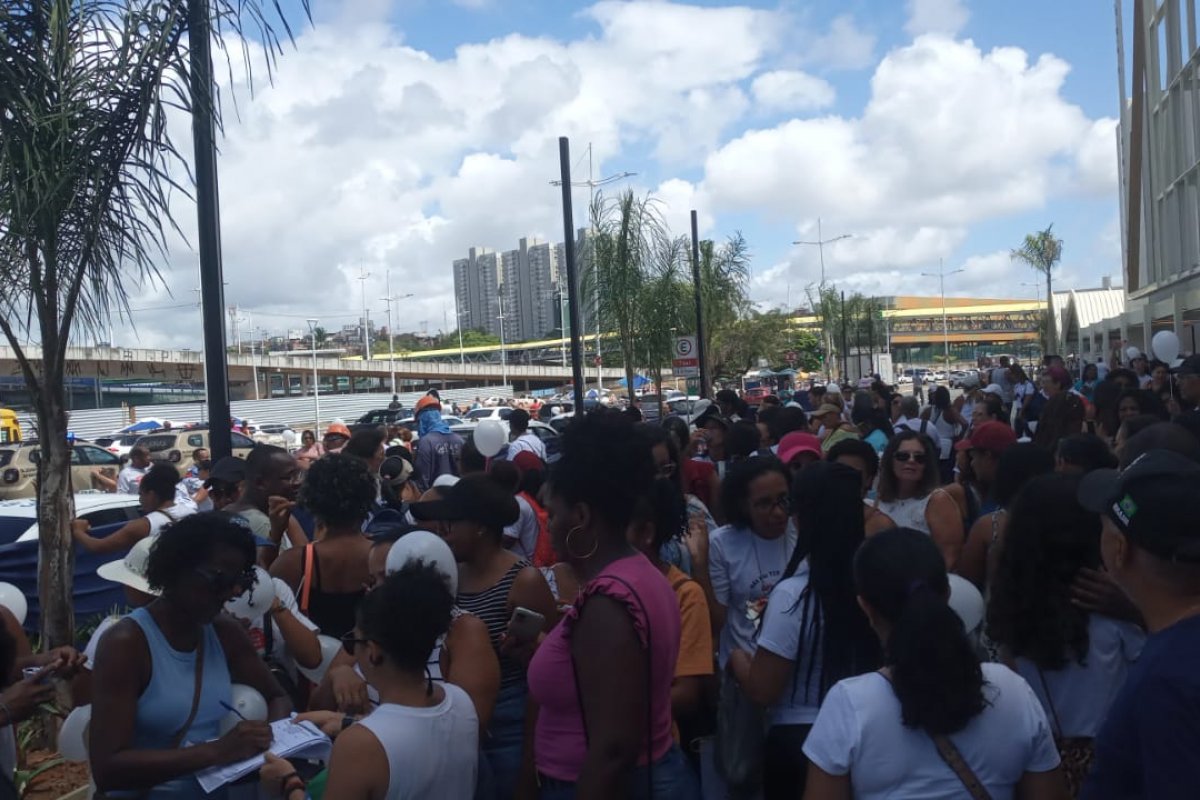 Vídeo: grupo de enfermeiros fazem manifestação em Salvador nesta terça (5)