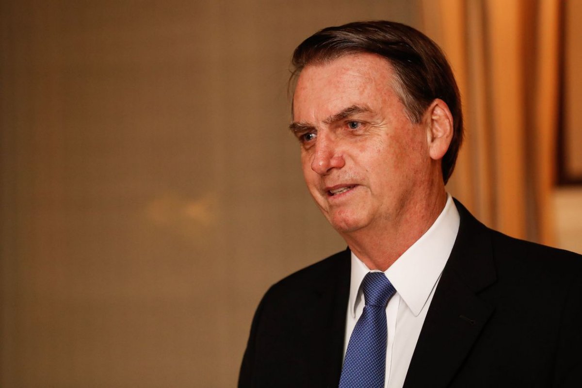 Bolsonaro visita primeira-dama após cirurgia em hospital em Brasília
