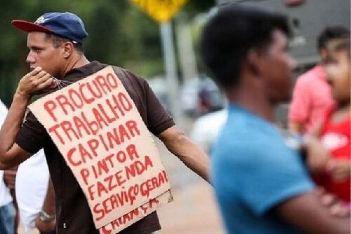 Uma a cada três pessoas desocupadas na Bahia está há mais de dois anos sem trabalhar