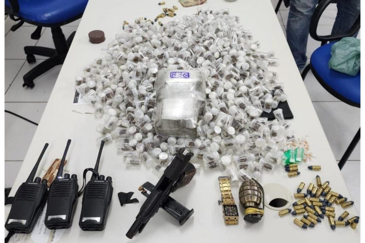 Polícia apreende granada, pistola e drogas em Vera Cruz