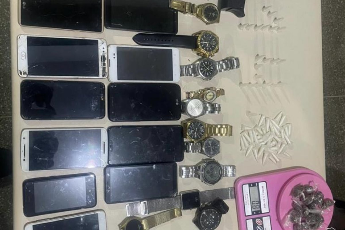 Adolescente é aprendido com pistola falsa no Lobato