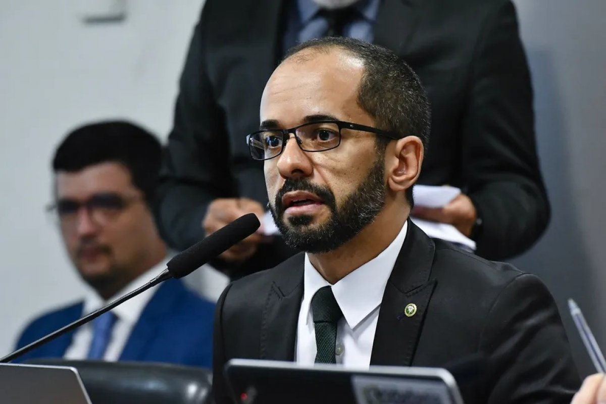 CCJ do Senado aprova indicação de Leonardo Magalhães para DPU