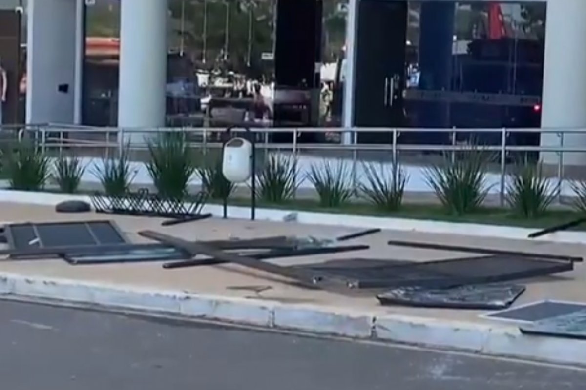 Vídeo: apartamento explode em Brasília e deixa uma pessoa em estado grave