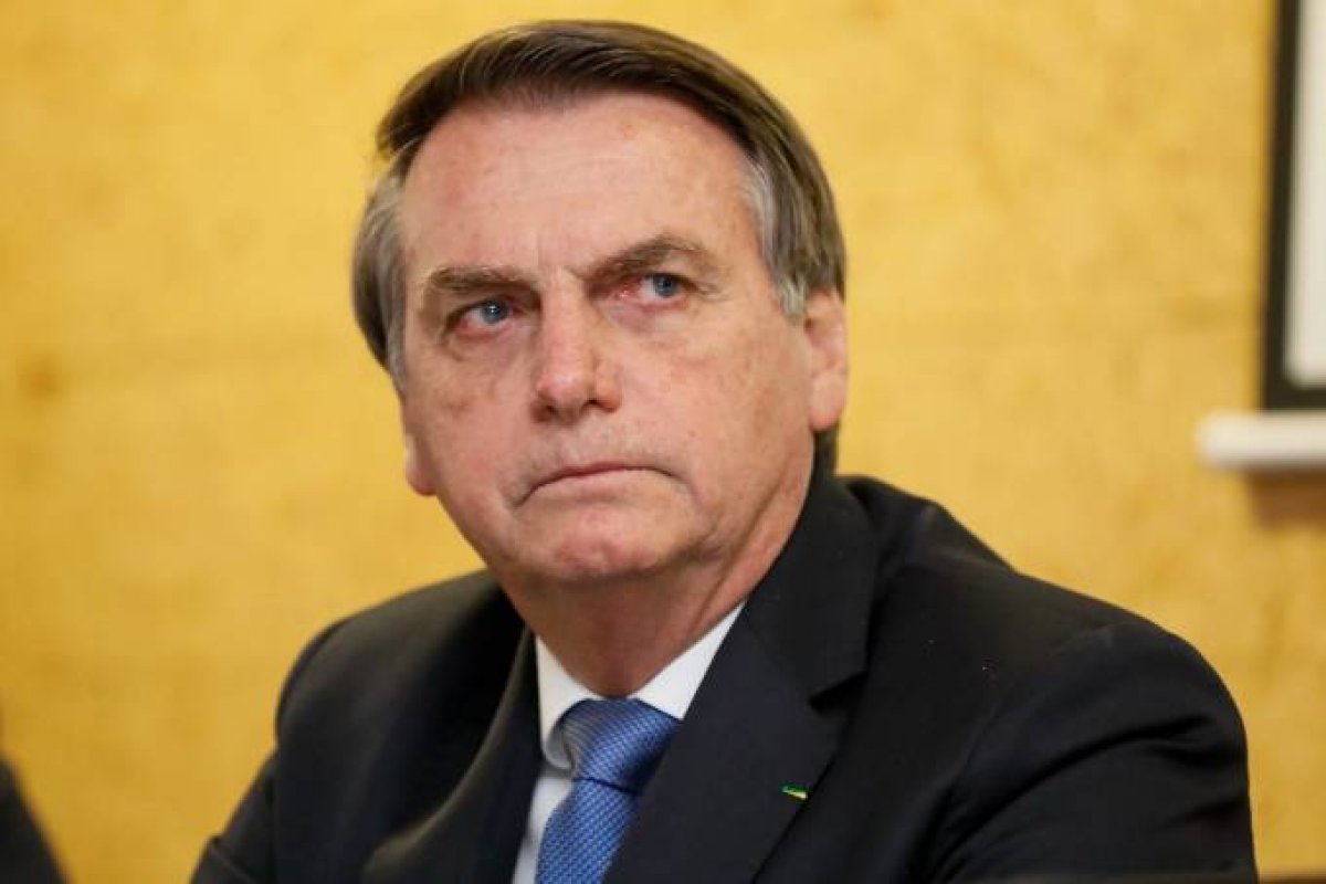 Bolsonaro diz que tem hérnia e passará por novos exames em fevereiro