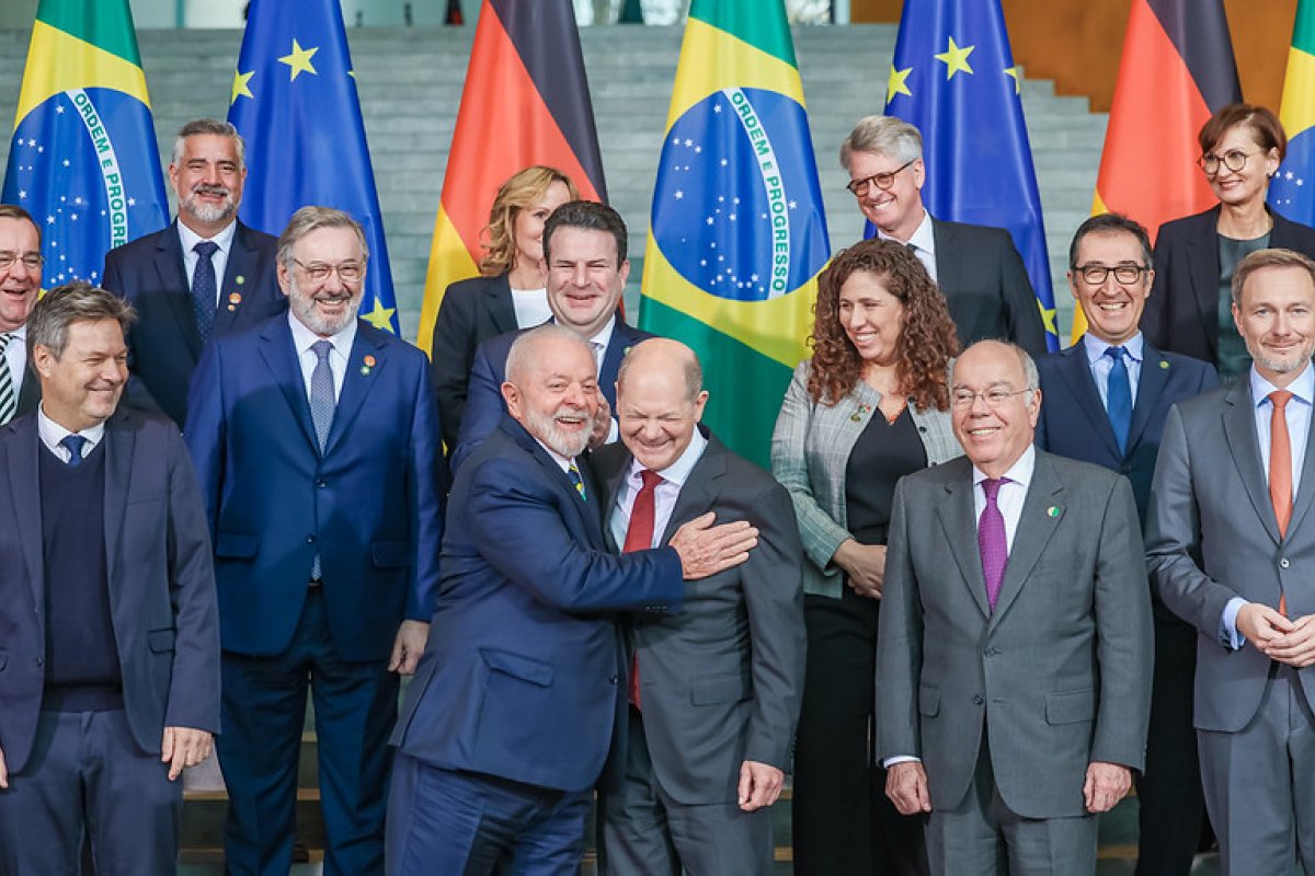 Lula encerra primeiro ano do terceiro mandato com visitas a 24 países, aponta pesquisa