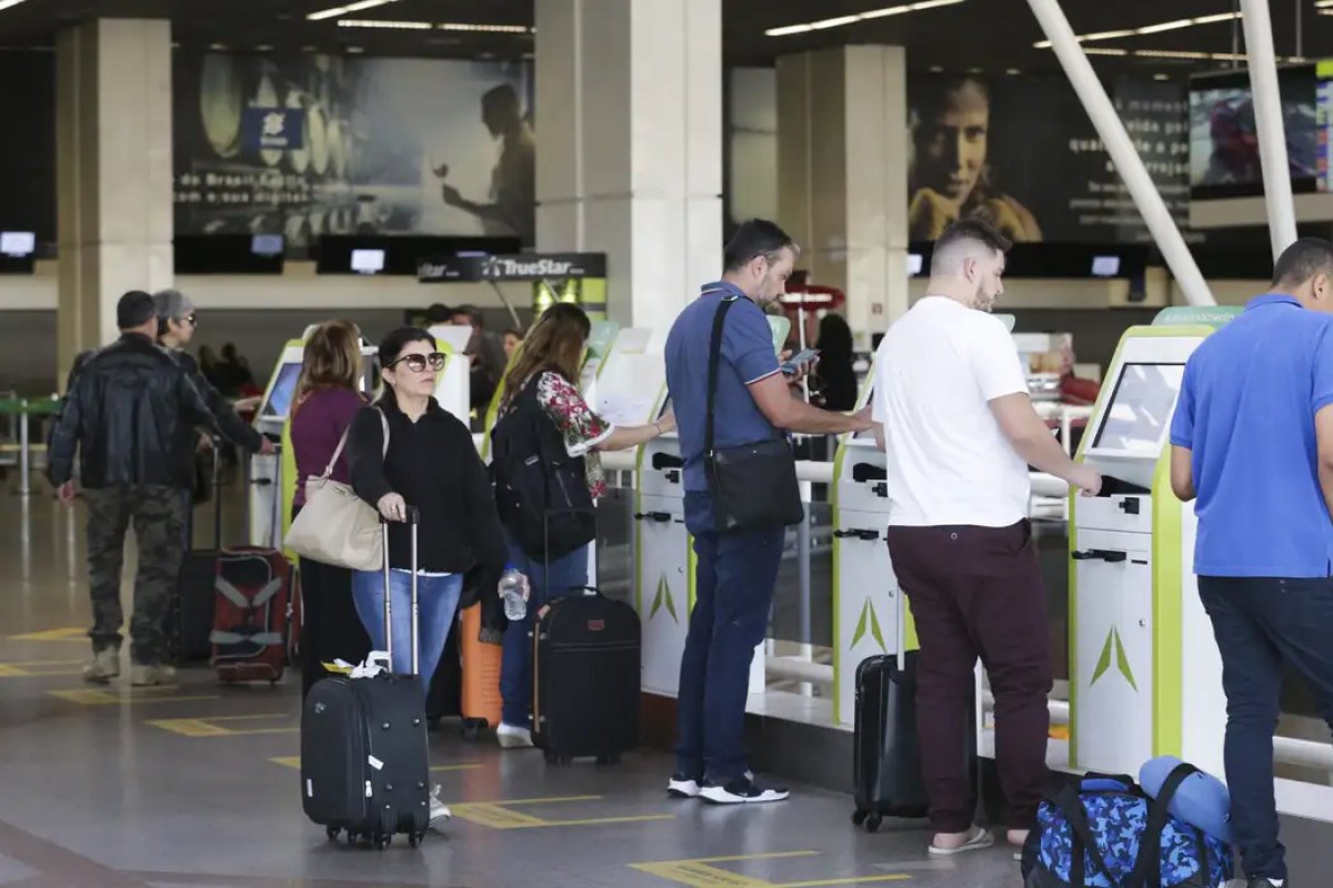 Companhias aéreas se preparam para reduzir preço das passagens com compra antecipada