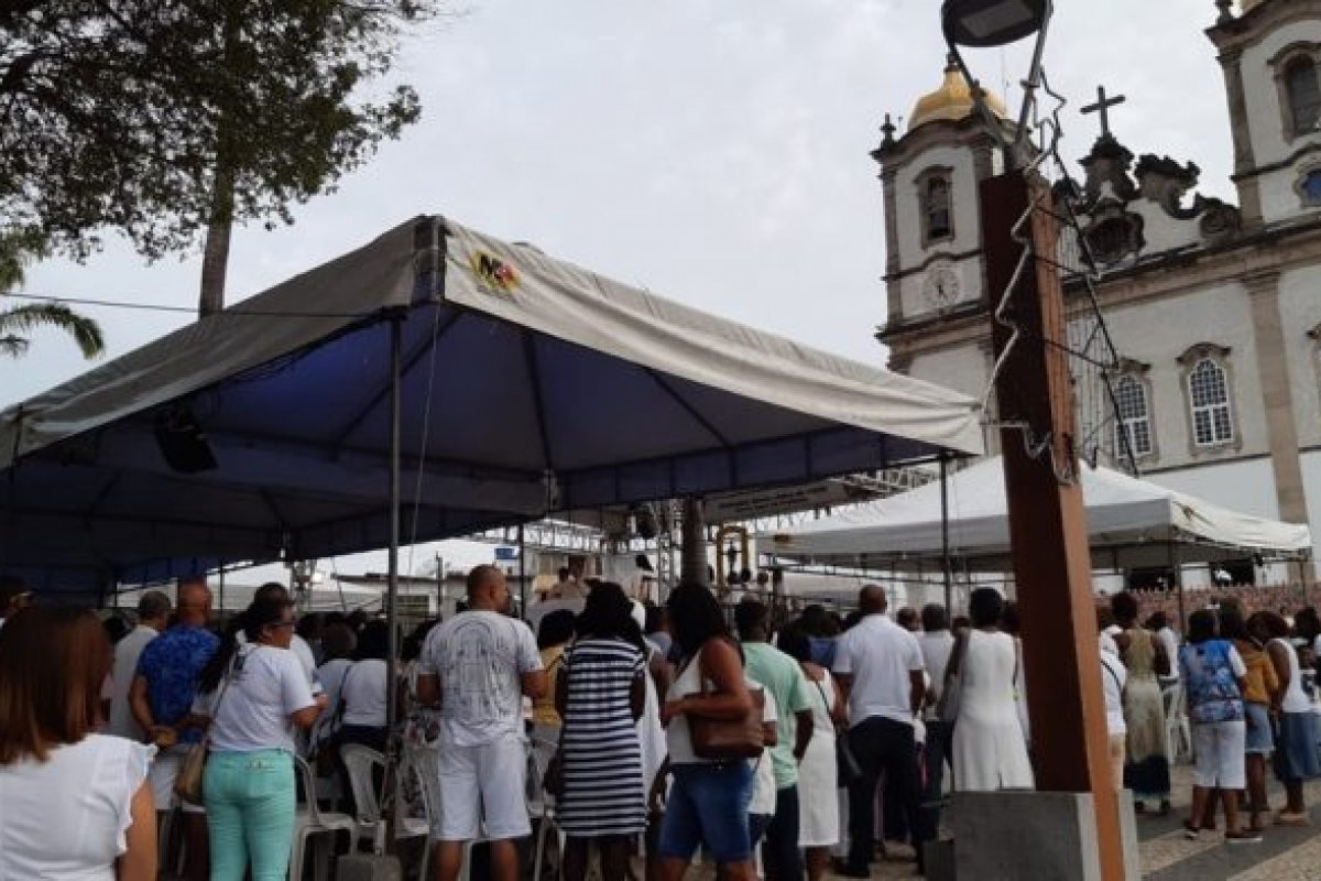 Fiés e devotos sobem a Colina Sagrada na primeira sexta de 2020