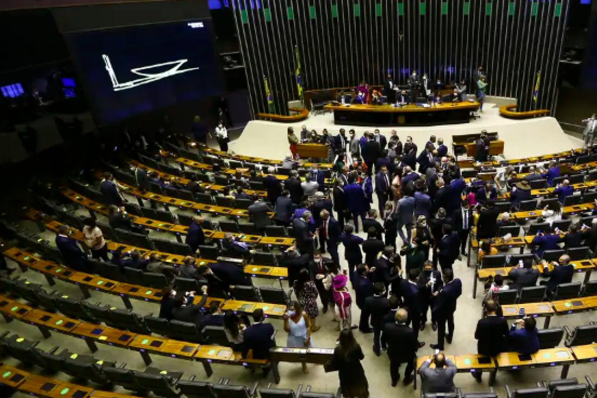 Câmara aprova projeto que aumenta pena para registro não autorizado da intimidade sexual