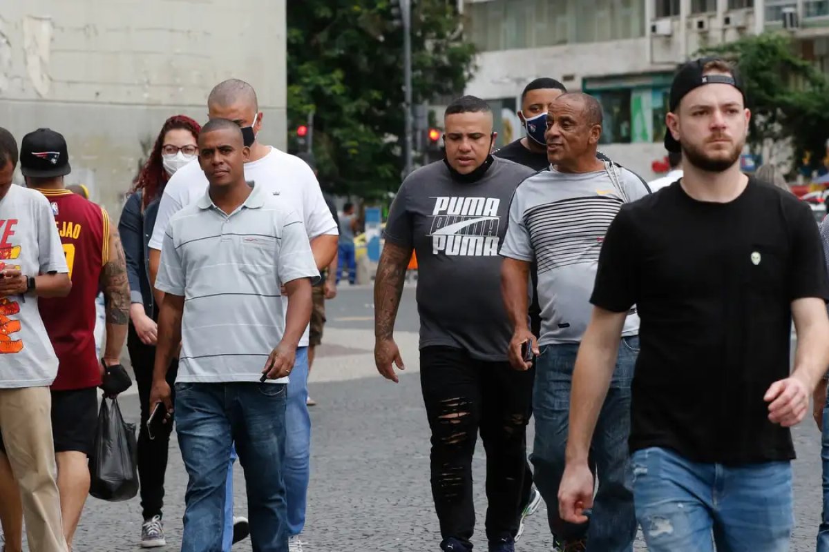 Covid-19 mantém queda no Centro-Sul e aumento no Nordeste