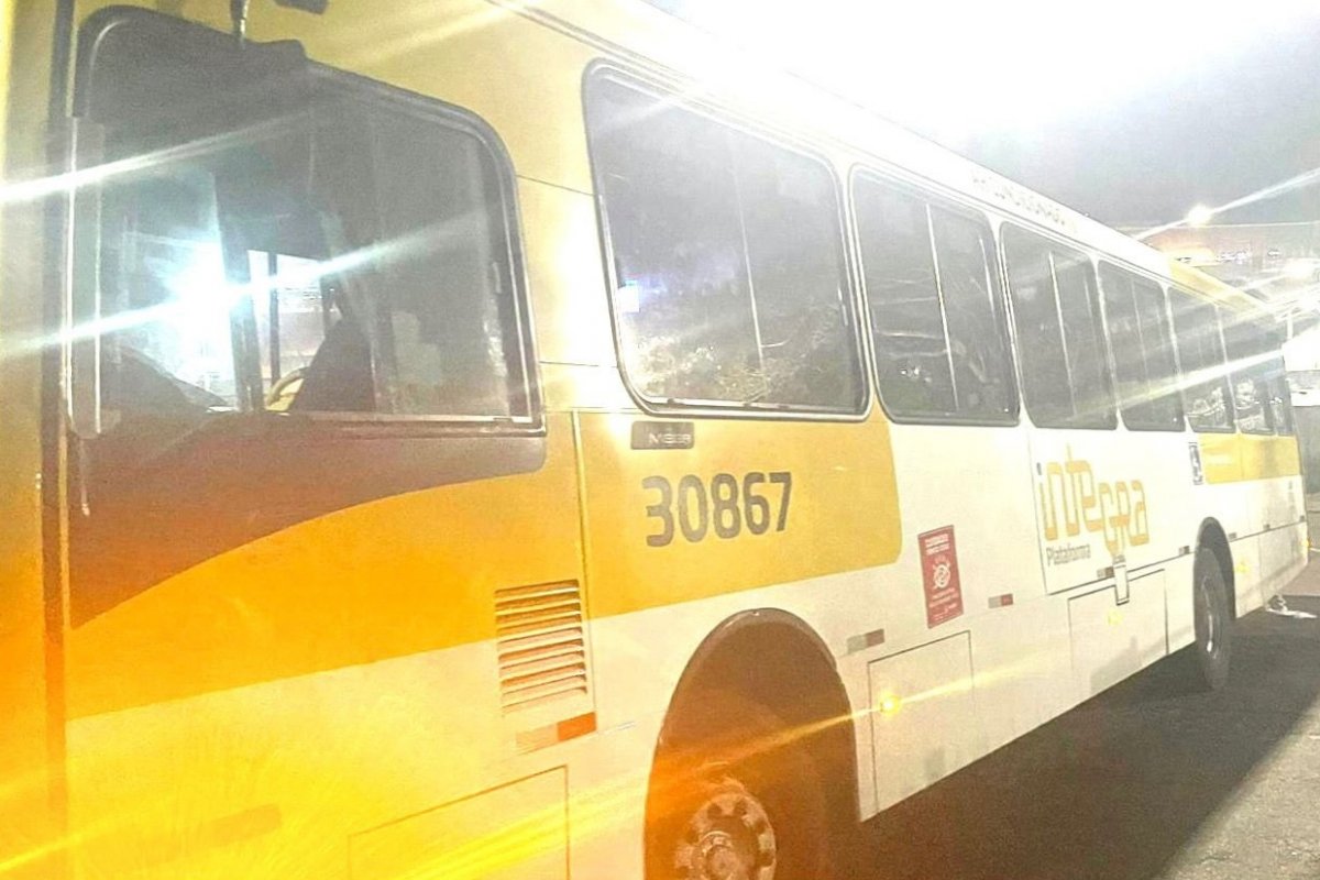 Polícia Militar recupera ônibus que havia sido furtado na Suburbana