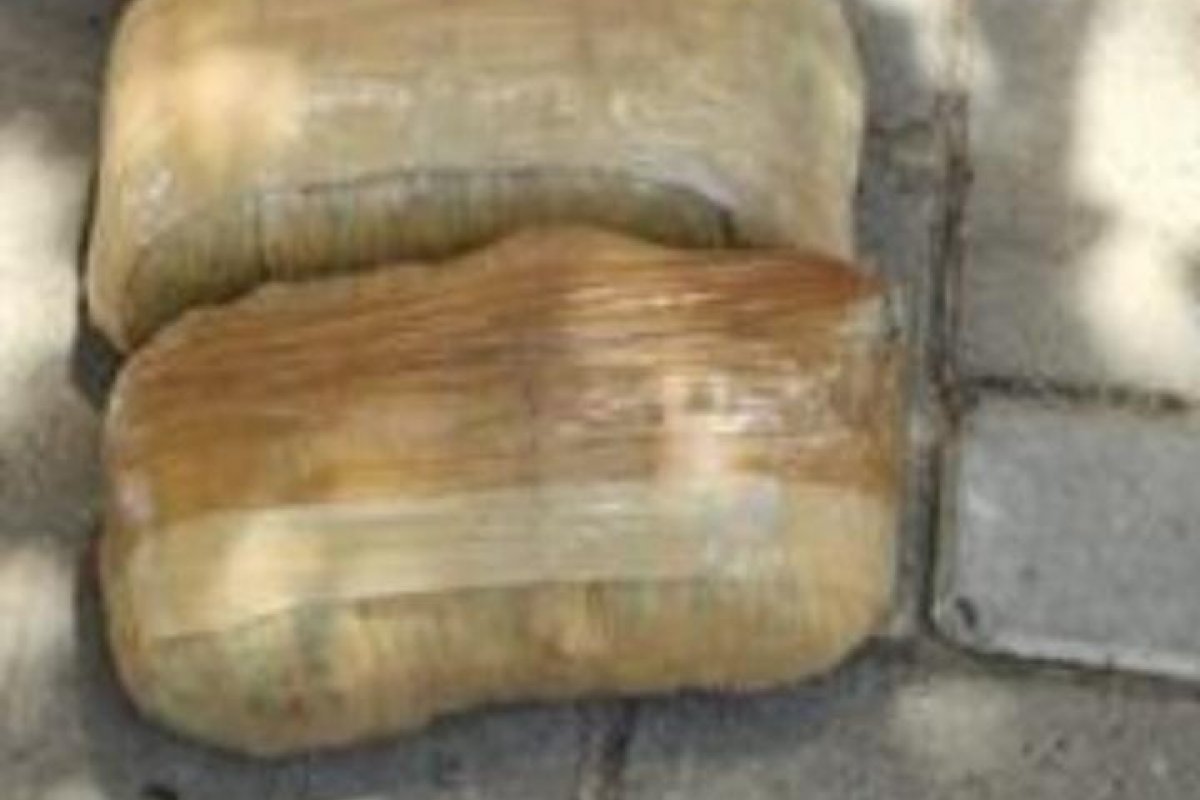 Dupla suspeita de tráfico é presa na Av. Vasco da Gama, em Salvador