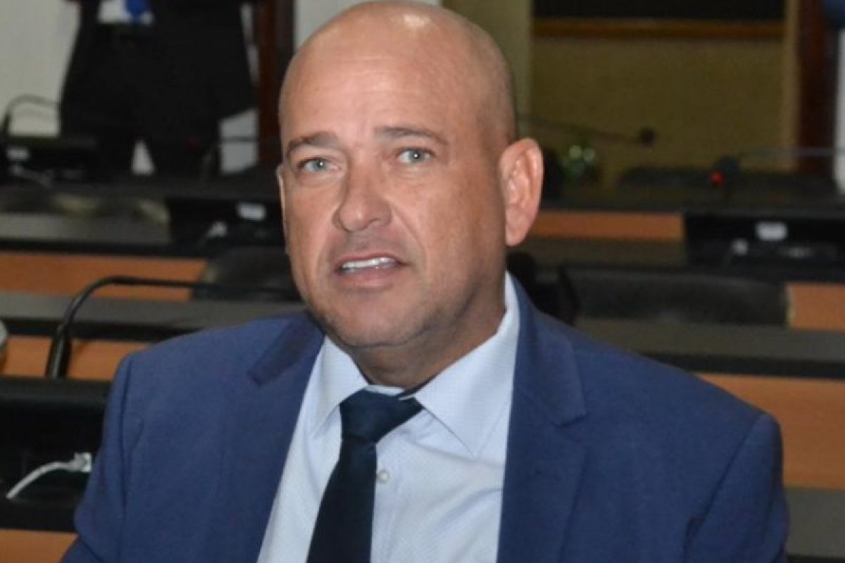 Filho e esposa de deputado estadual são presos em operação na Bahia