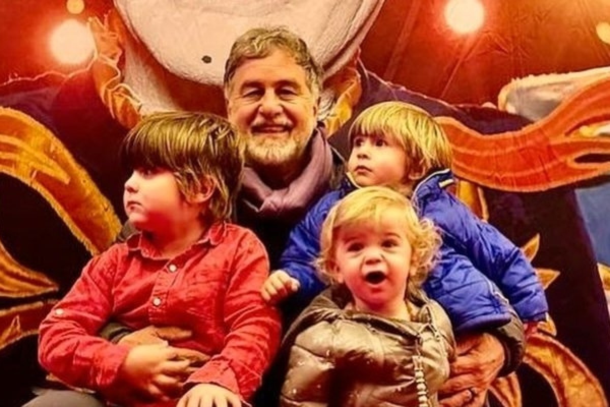 Marcos Frota mostra uma foto inédita ao lado dos três netos!