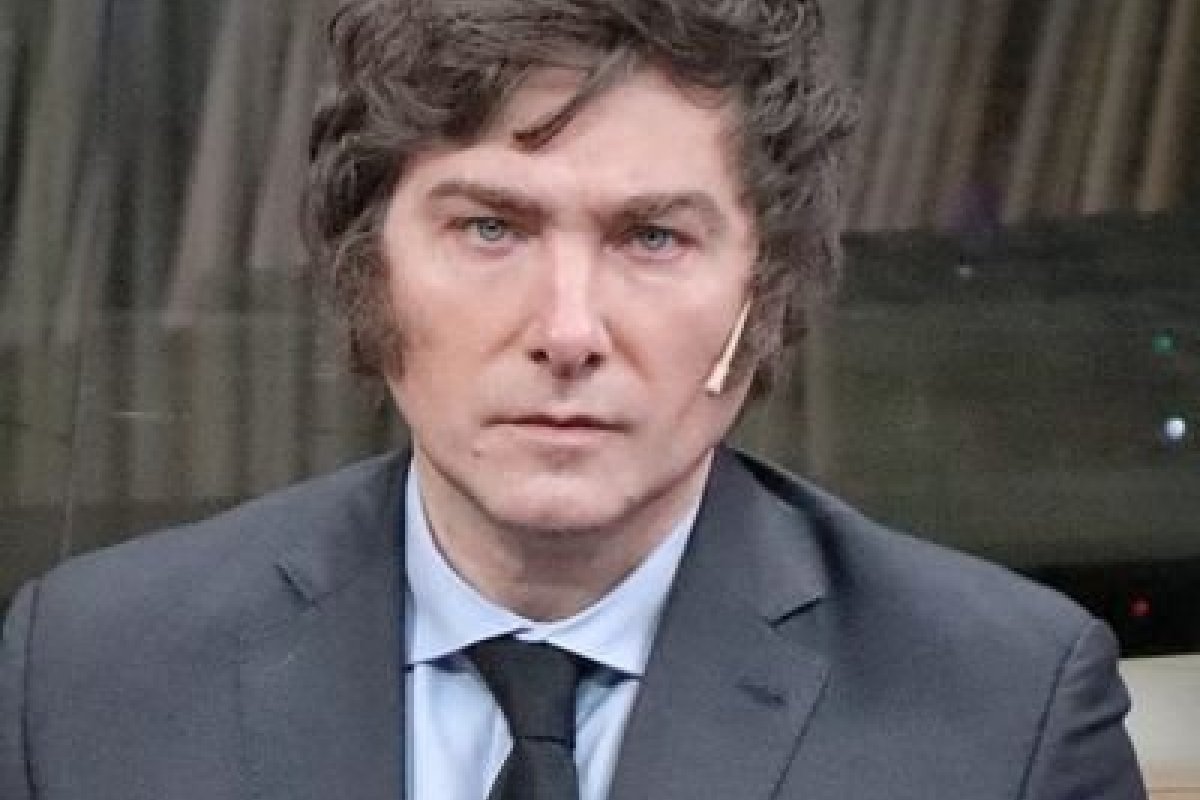 Javier Milei inicia governo com forte apoio da juventude argentina
