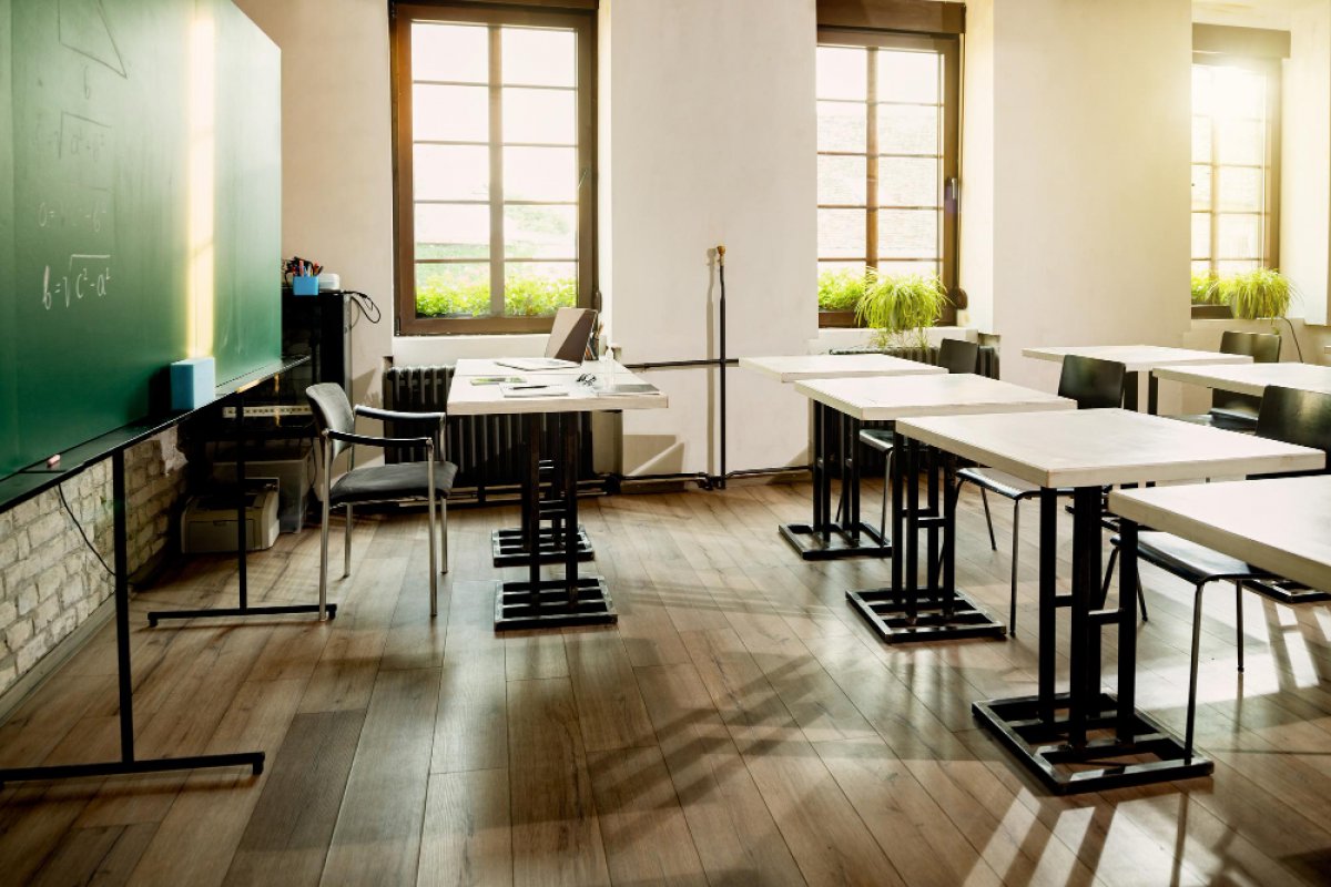 Cresce proibição de celulares em escolas ao redor do mundo e debate chega ao ensino brasileiro