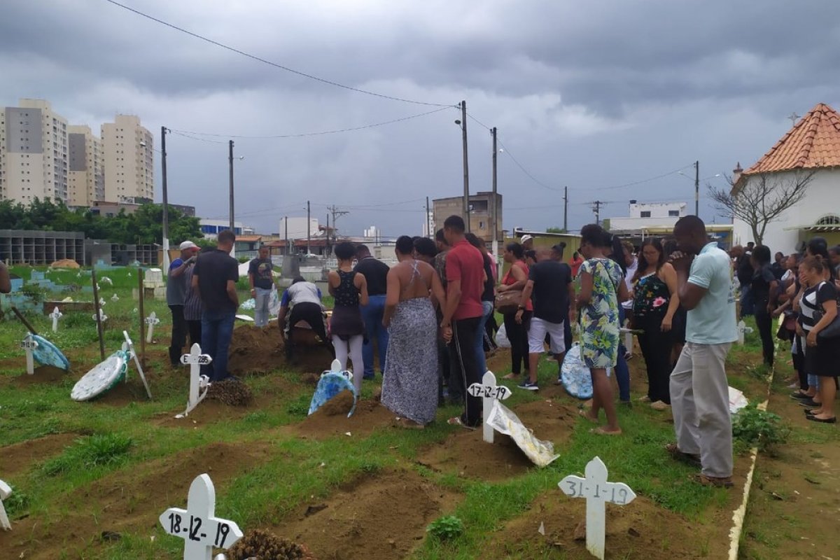 Segunda adolescente que morreu atropelada em Pernambués é enterrada em Salvador