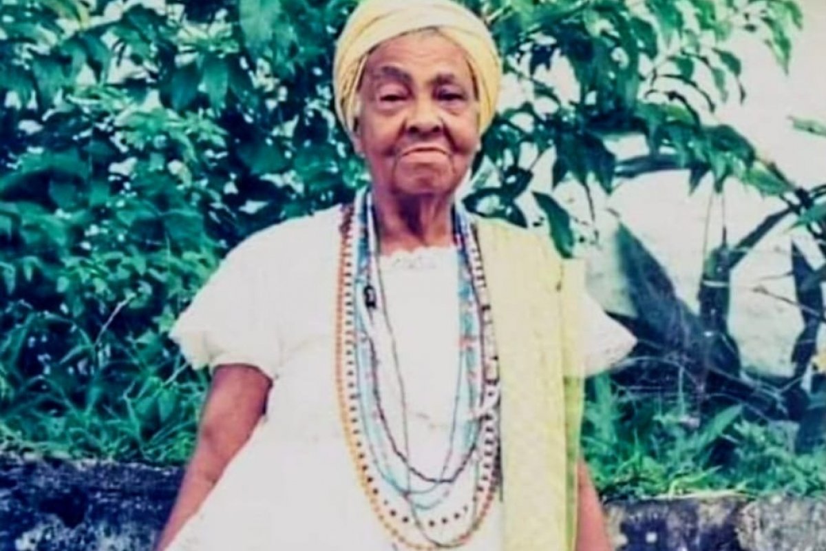 Aquele que pula com um pé, como se tivesse dois: Tia Honorina de Ossayin