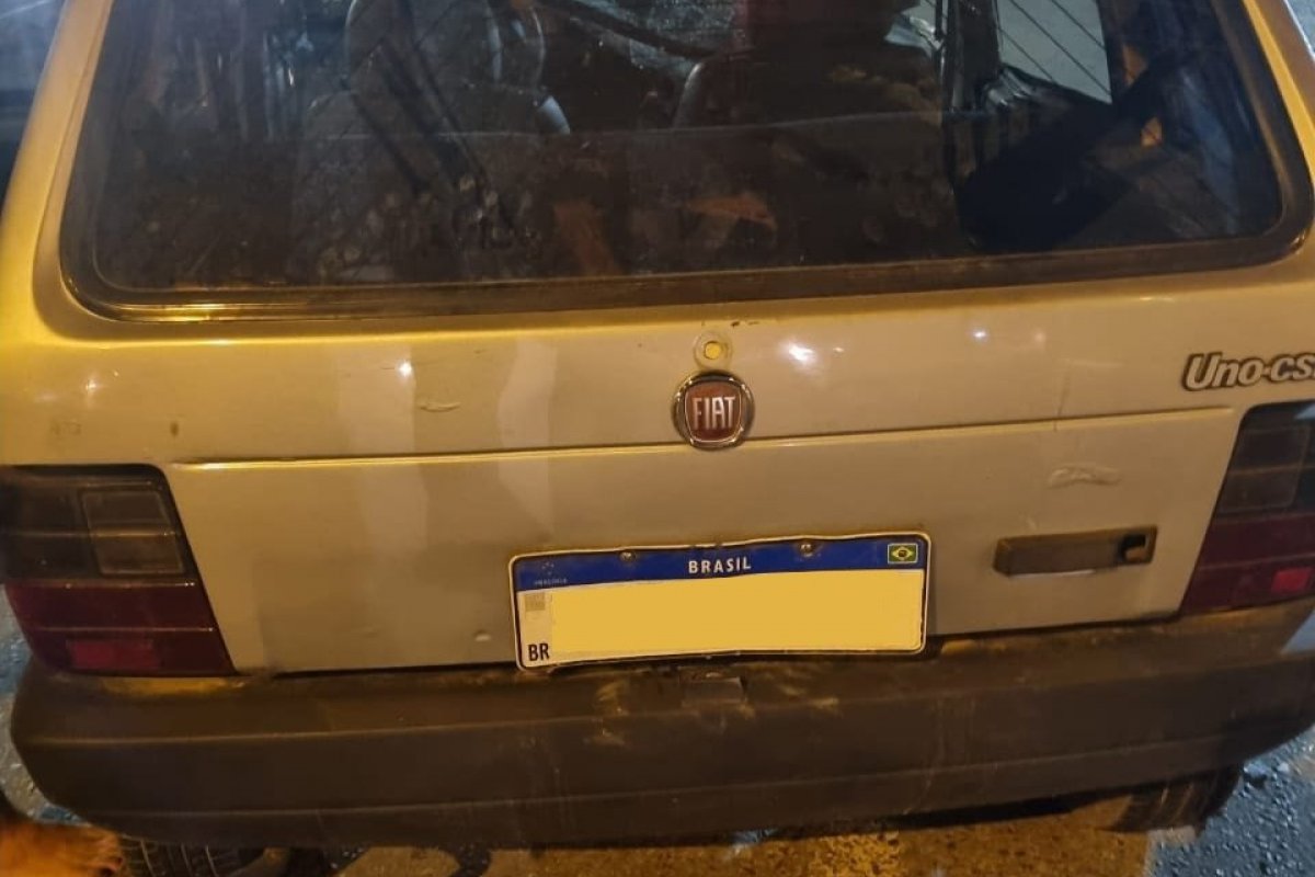 Quatro pessoas são presas com drogas e carro roubado em Lauro de Freitas