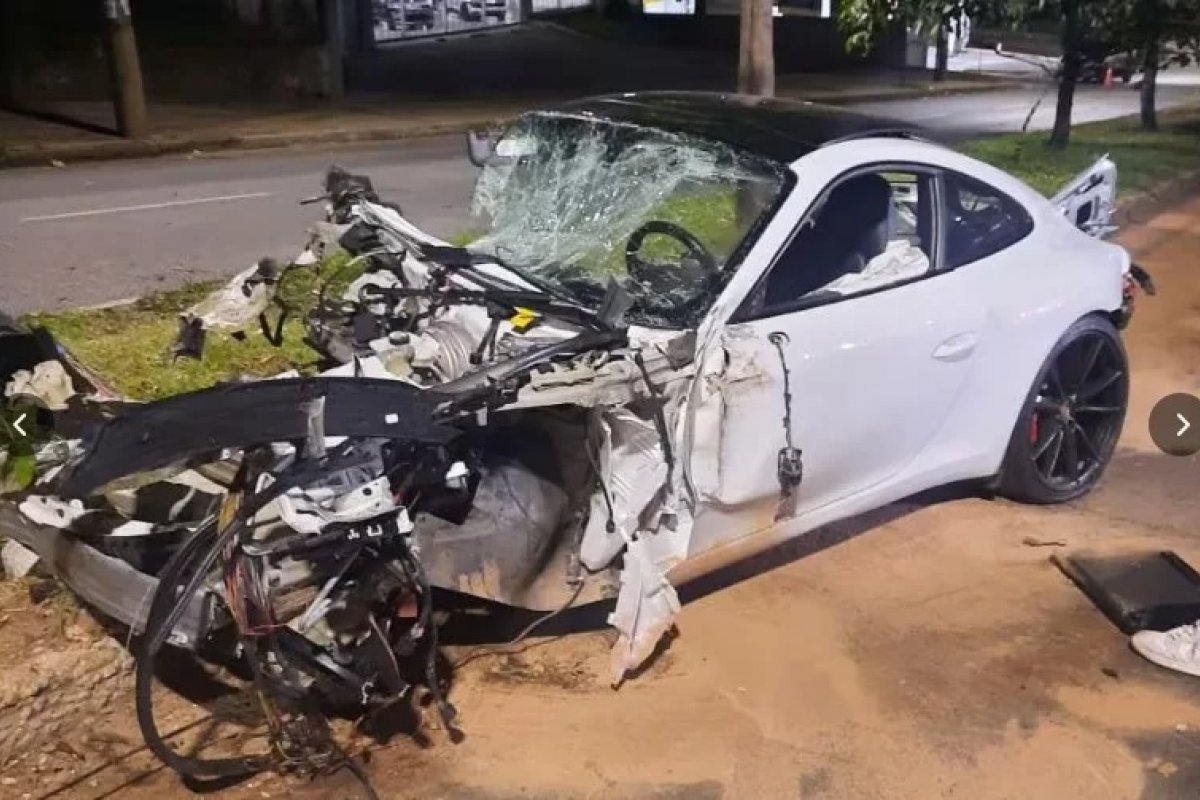 Acidente com Porsche deixa um morto e um ferido em BH