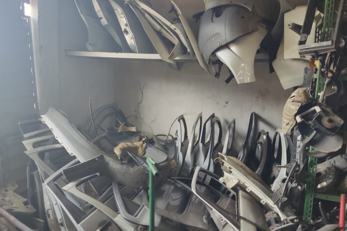 Galpão de desmanche é descoberto em Jardim Cajazeiras