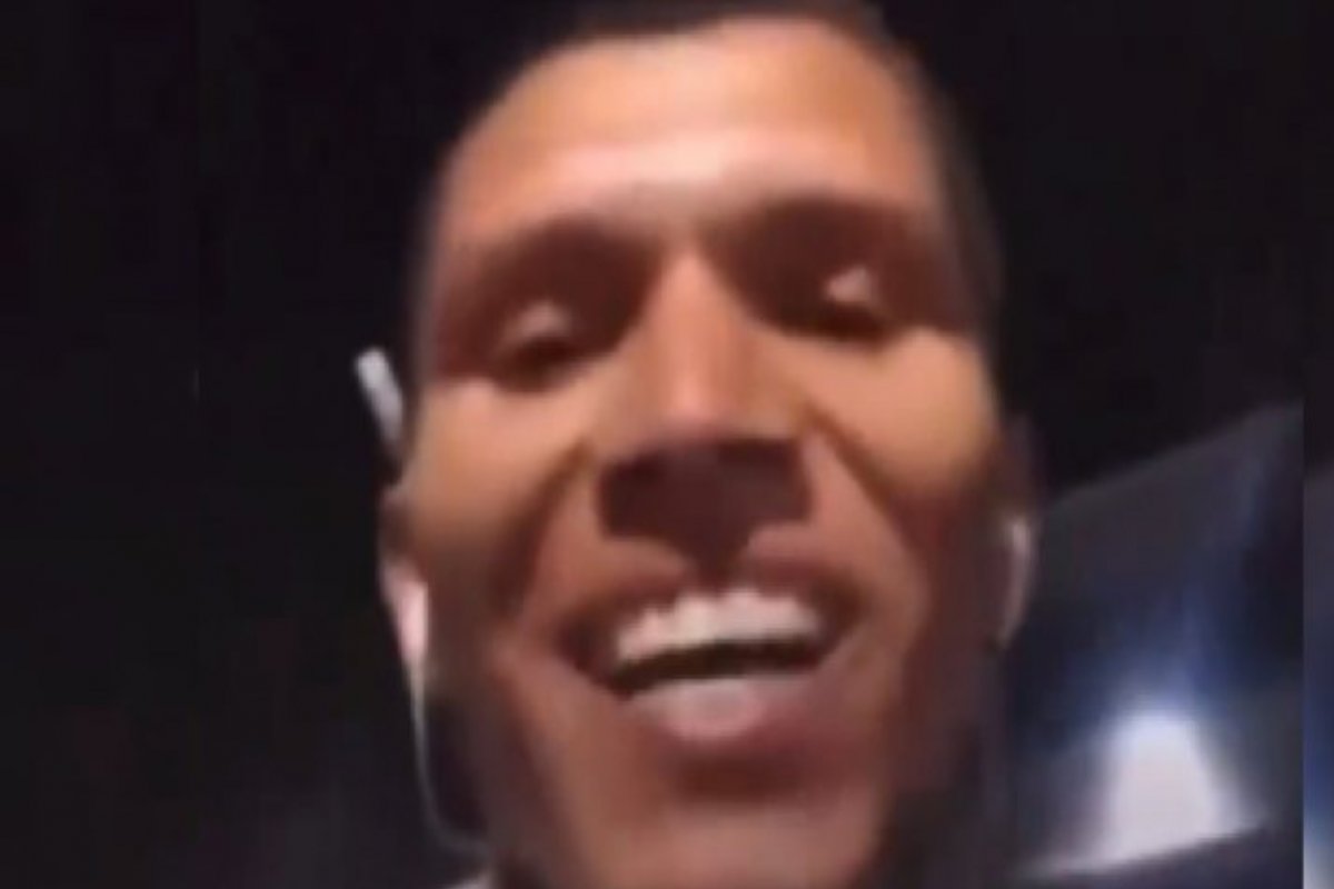 Vídeo: criminoso faz live após roubar celular de mulher em Bangu (RJ)