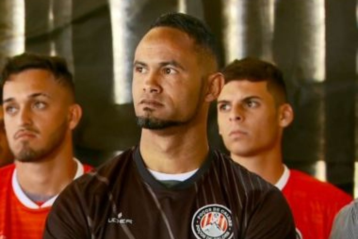 Goleiro Bruno está próximo de assinar contrato com o Fluminense de Feira