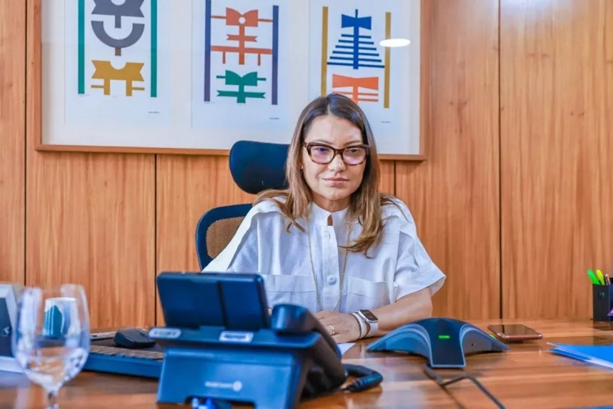 AGU notifica rede social X após invasão hacker ao perfil de Janja