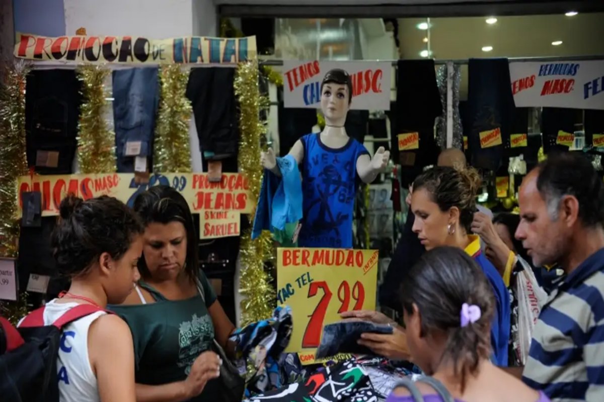 Vendas no varejo brasileiro crescem 0,8% em novembro de 2023, aponta Serasa Experian