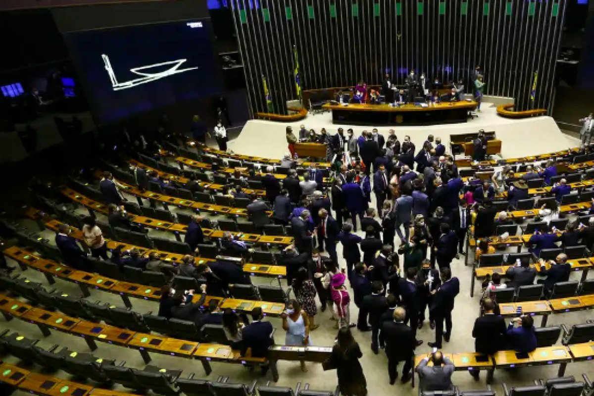 Senado aprova projeto que criminaliza bullying e cyberbullying