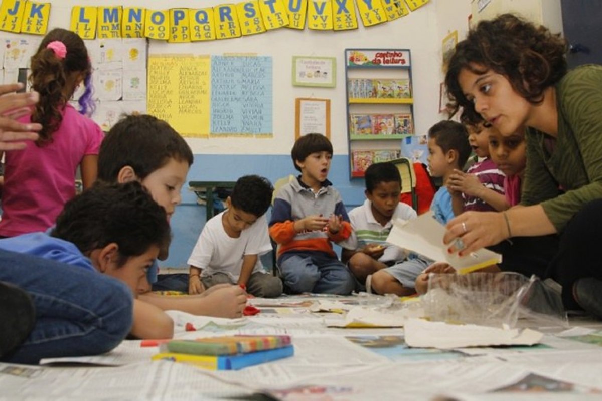 Estudo mostra abismo de quase 10 anos entre educação de brancos e negros