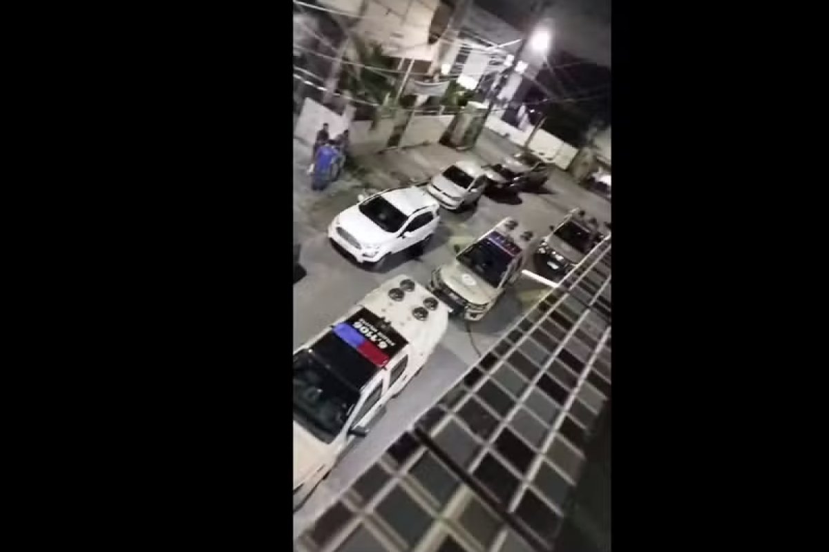 Homem morre em confronto com policiais em Palestina, bairro de Salvador