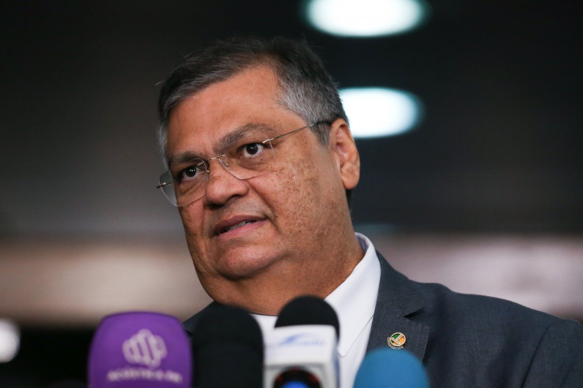 'Não terei nenhum medo e preconceito de receber políticos no STF', diz Dino em sabatina