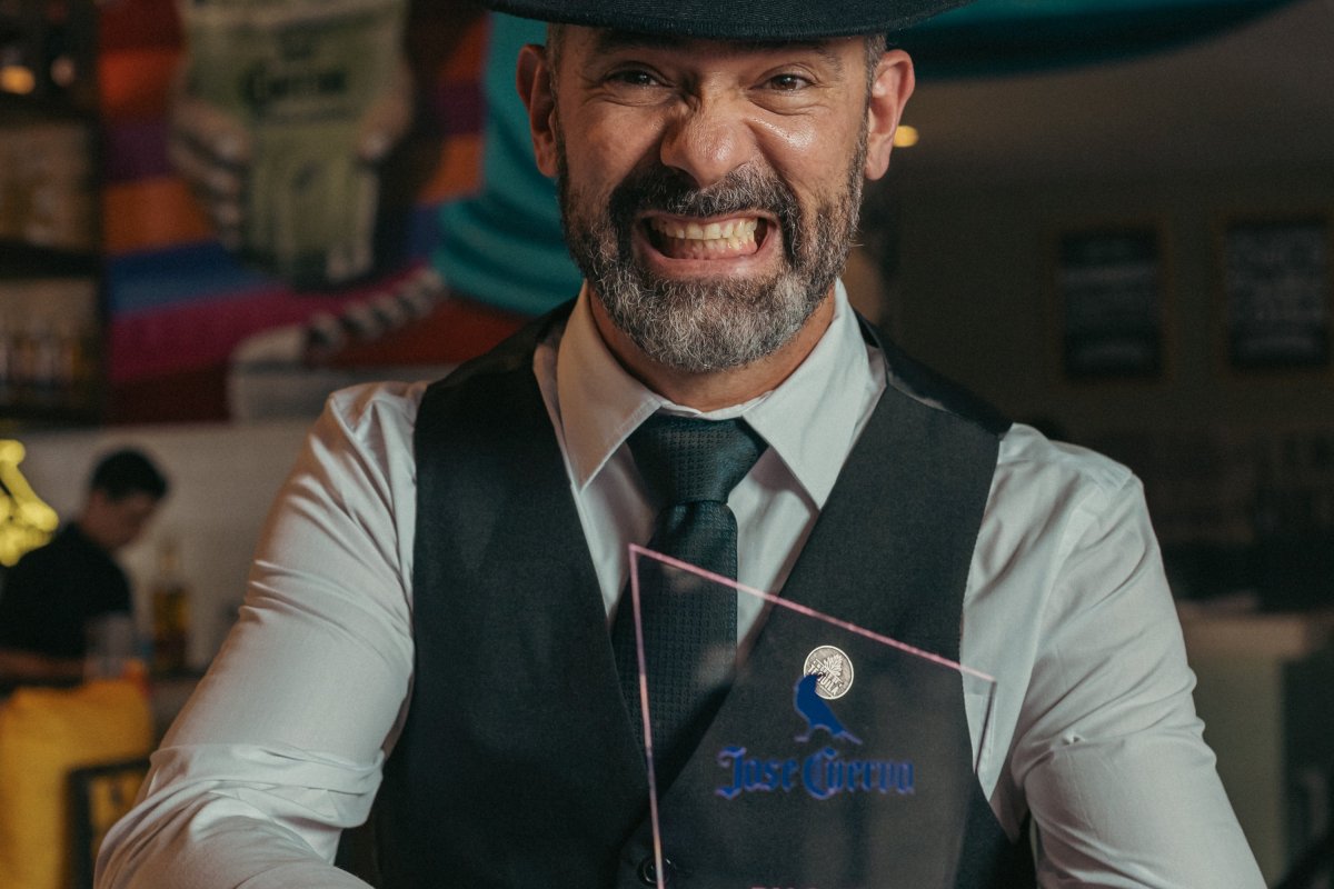 Bartender Cassiano de Sousa Melo vence Jose Cuervo Paloma Competition 2023 com drinque Paloma Nocturna!