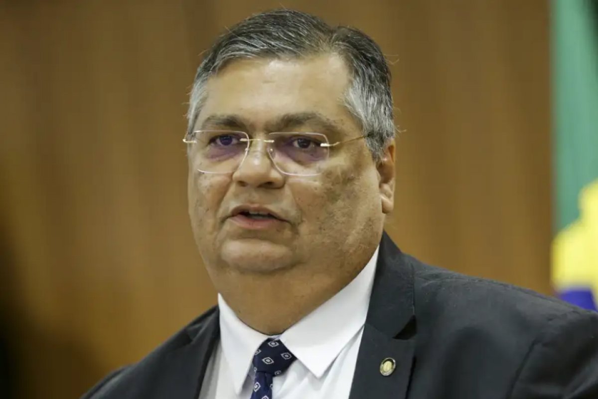 "Somente os mortos não evoluem", diz Dino em sabatina