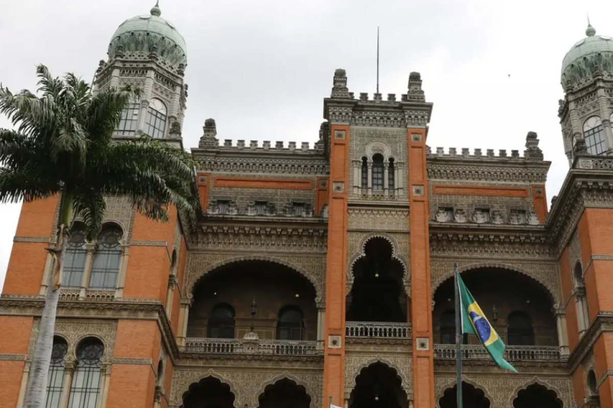 Fiocruz terá concurso com 300 vagas que pagam até R$ 13,6 mil; veja como a seleção será para cada cargo