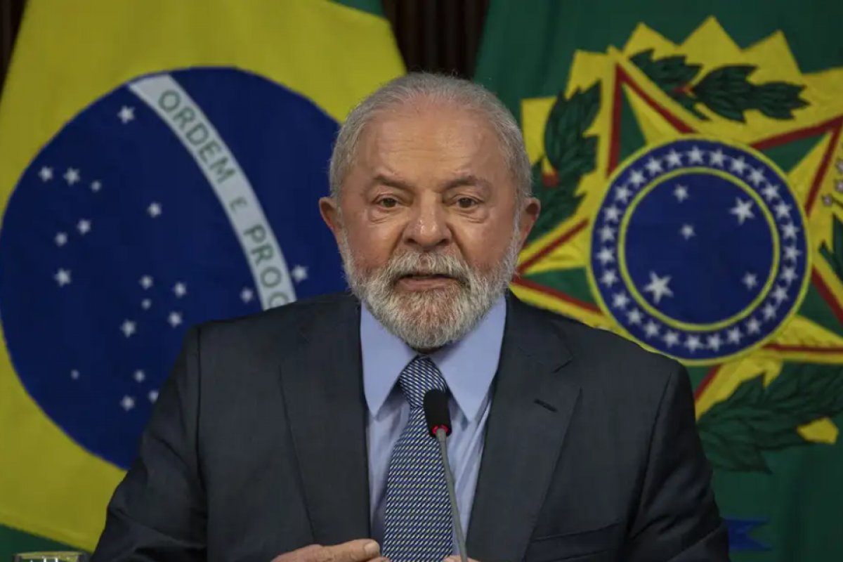 Lula sanciona lei orgânica das PMs, mas veta artigo que proibia politização da tropa