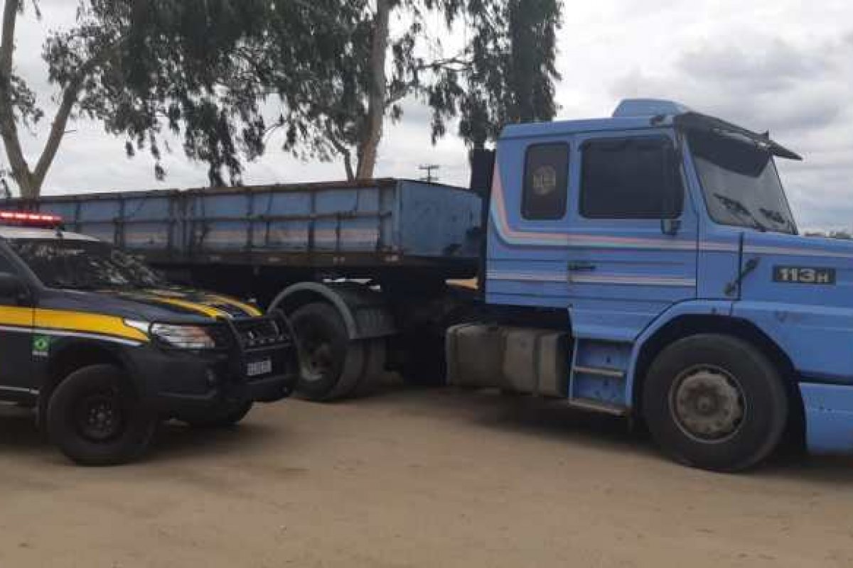 Carreta roubada em Feira de Santana é recuperada no sudoeste da Bahia