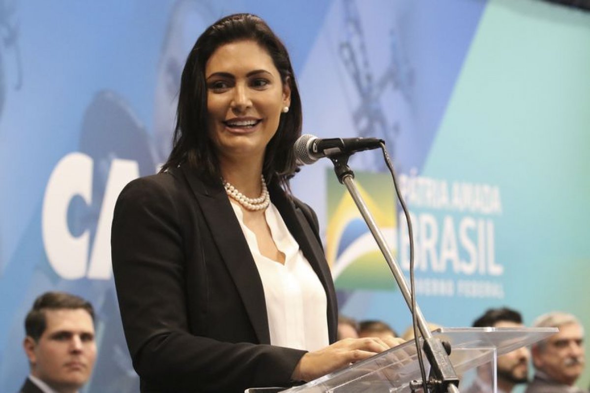 Alta de Michelle Bolsonaro está prevista para este sábado