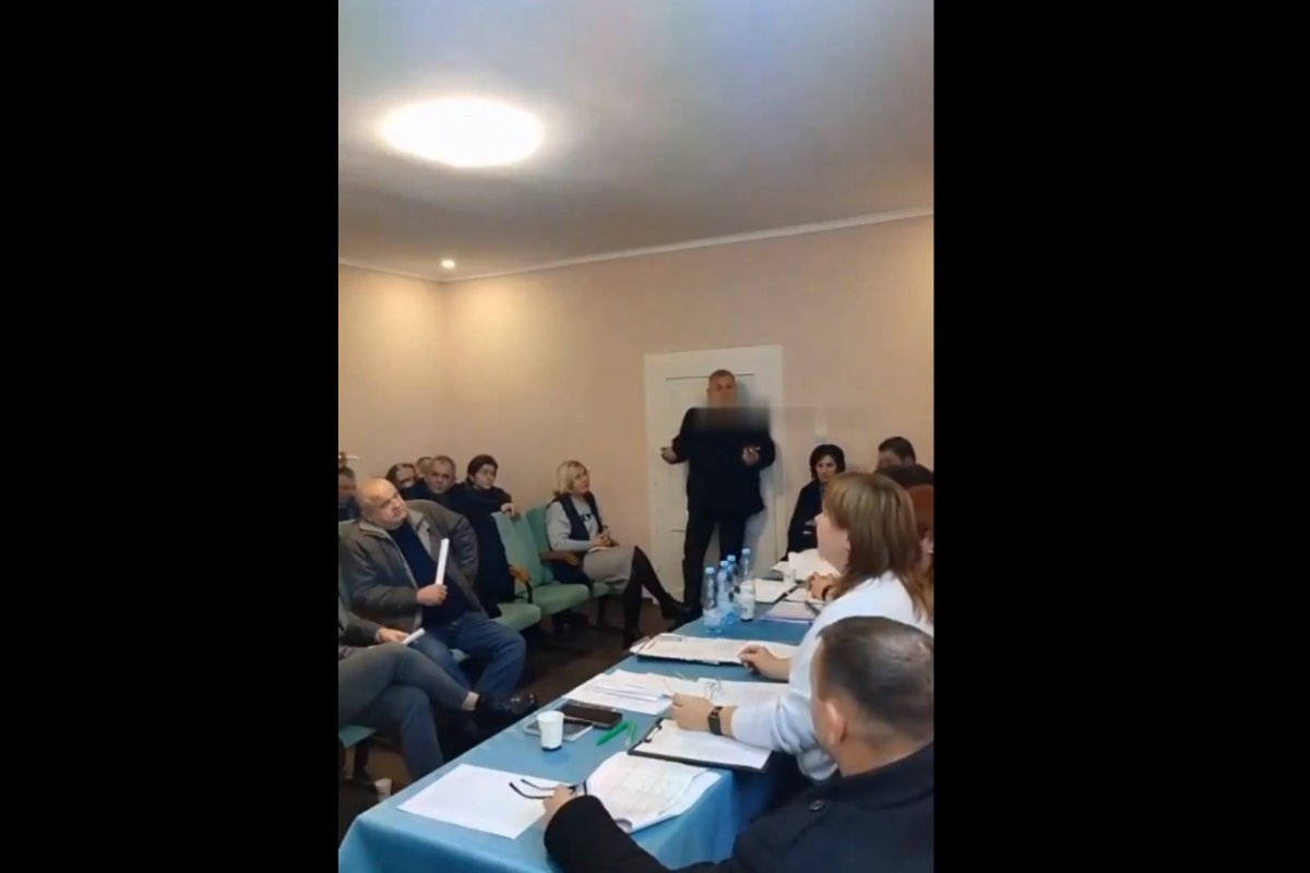 Vídeo: deputado ucraniano detona granadas durante reunião e deixa um morto