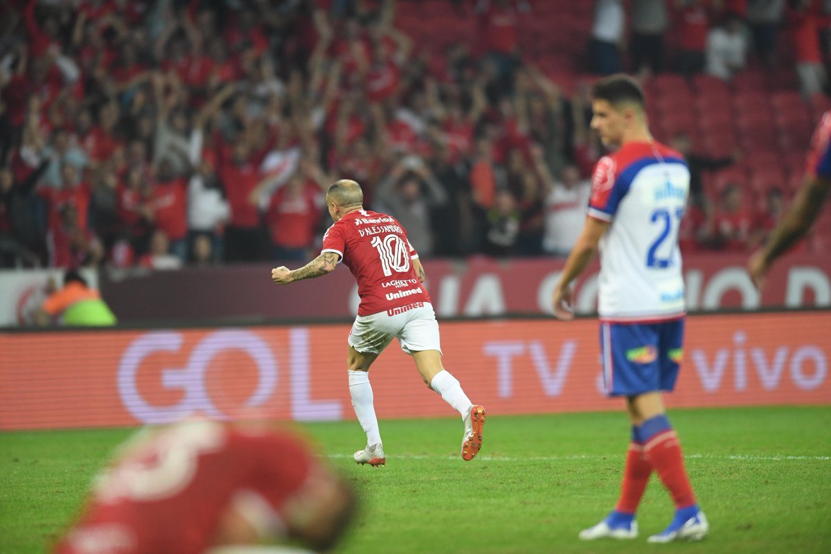 Com gol impedido e falhas de goleiros, Bahia perde para o Internacional 
