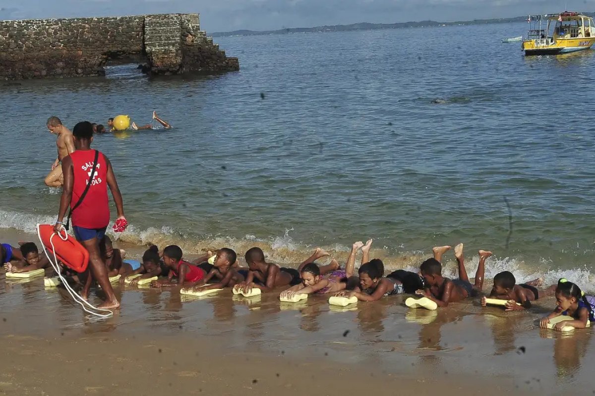 Quatro crianças morrem diariamente vítimas de afogamento no Brasil