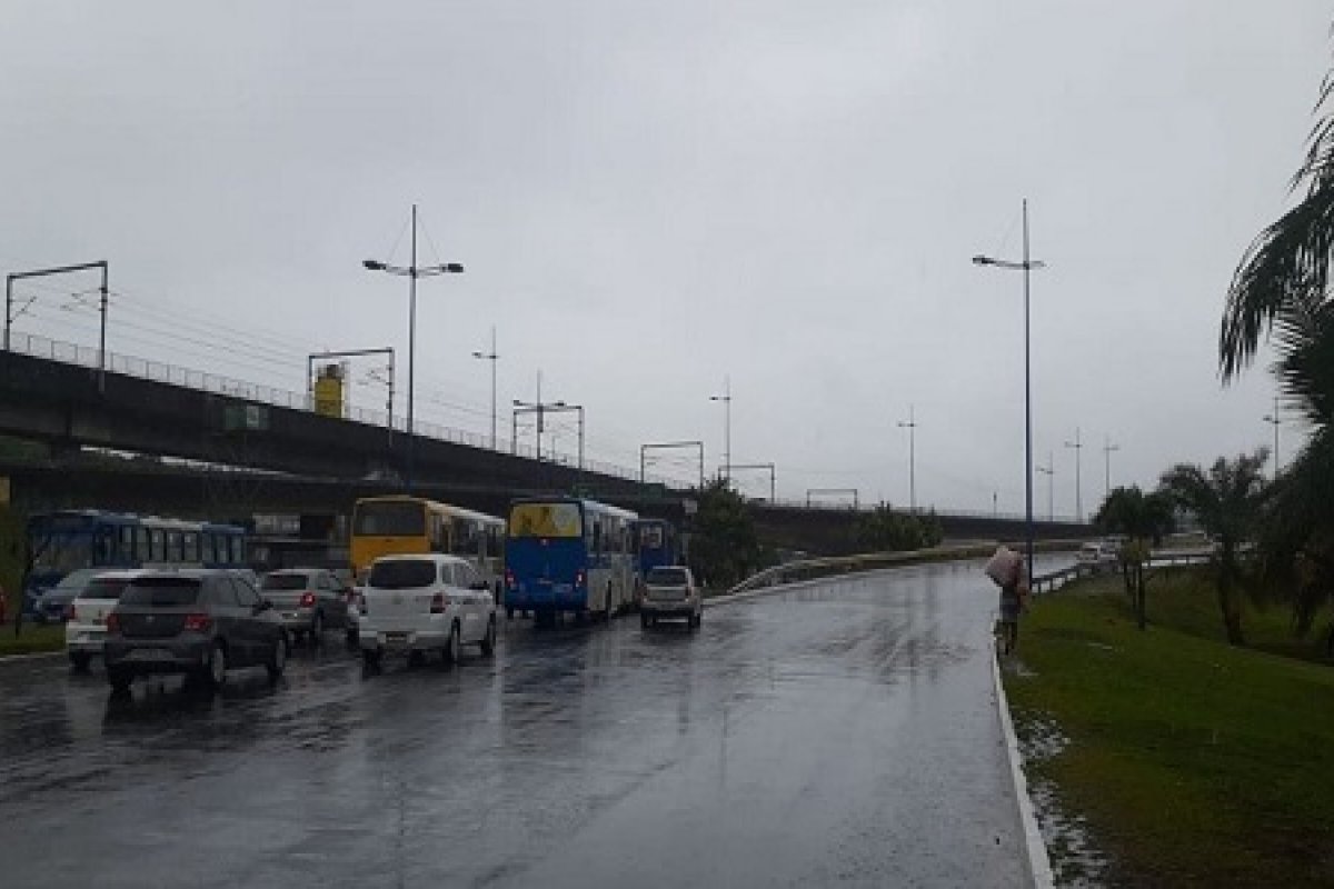 Fim de semana deve ser nublado e com pancadas de chuva em Salvador